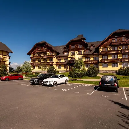 Deluxe Lomnica Aparthotel 4*
